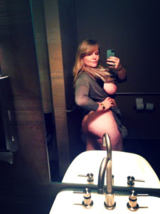 Couple français qui pratique le candaulisme cherche cuckolder 013