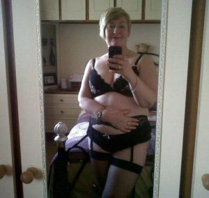 Petite salope couple candauliste  070