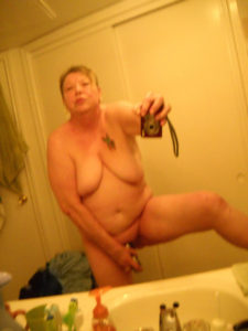 Petite salope couple candauliste  084