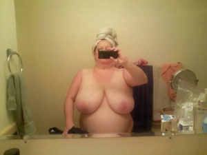 Petite salope couple candauliste  118