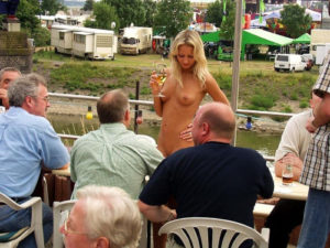 couple pour candaulisme en soirée 48